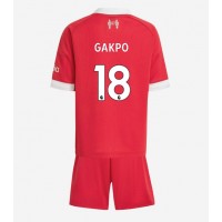 Stroje piłkarskie Liverpool Cody Gakpo #18 Koszulka Podstawowej dla dzieci 2025-26 Krótki Rękaw (+ szorty)